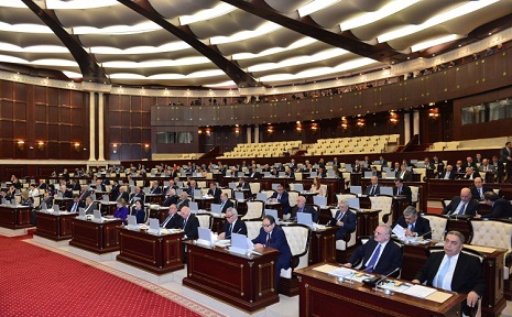 Azerbaijani parliament adopts state budget package for 2015